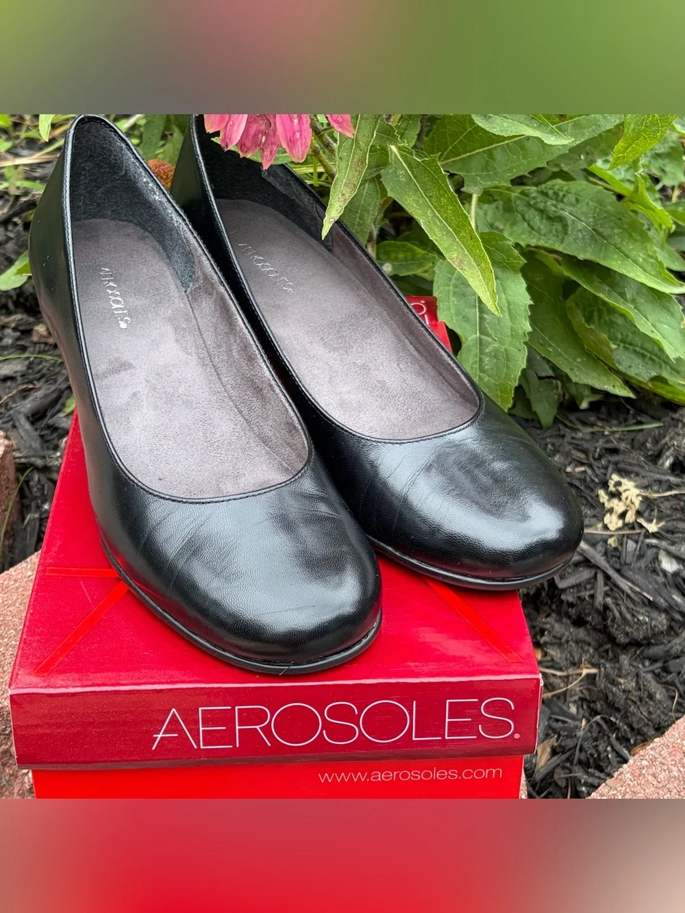 Aerosoles Y2K Black Leather Round Toe Low Heel Pumps Classic Minimalist Womens 8